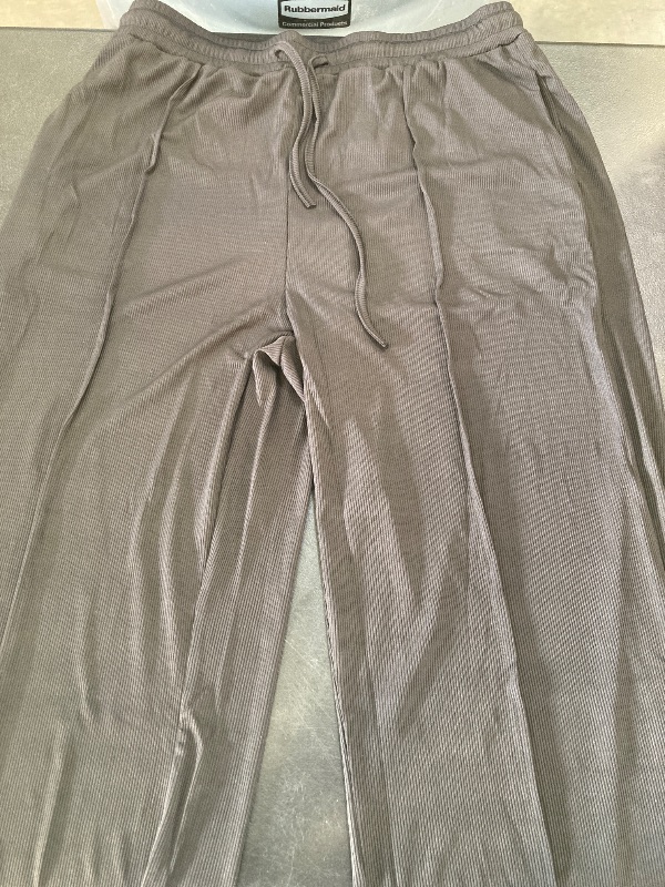 Photo 1 of Women's Wide Open Leg Black Loose Pants with Pockets - Size XL