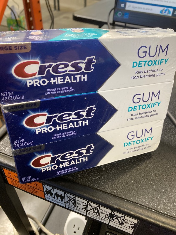 Photo 1 of Crest Pro-Health Gum Detoxify Deep Clean Toothpaste, 4.8 oz Pack of 3 - Anticavity, Antibacterial Flouride Toothpaste, Clinically Proven, Gum and Enamel Protection, Plaque Control
Exp  11/2027
