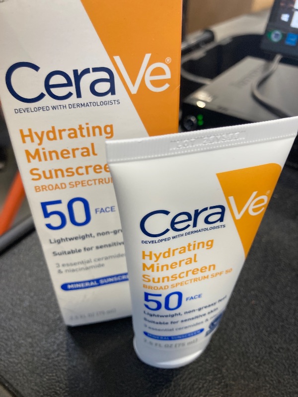Photo 1 of CeraVe 100% Mineral Sunscreen SPF 50, Face sunscreen With Zinc Oxide & Titanium Dioxide, Hyaluronic Acid + Niacinamide + Ceramides, Oil Free, Travel Size 2.5 oz
Exp 04/2027