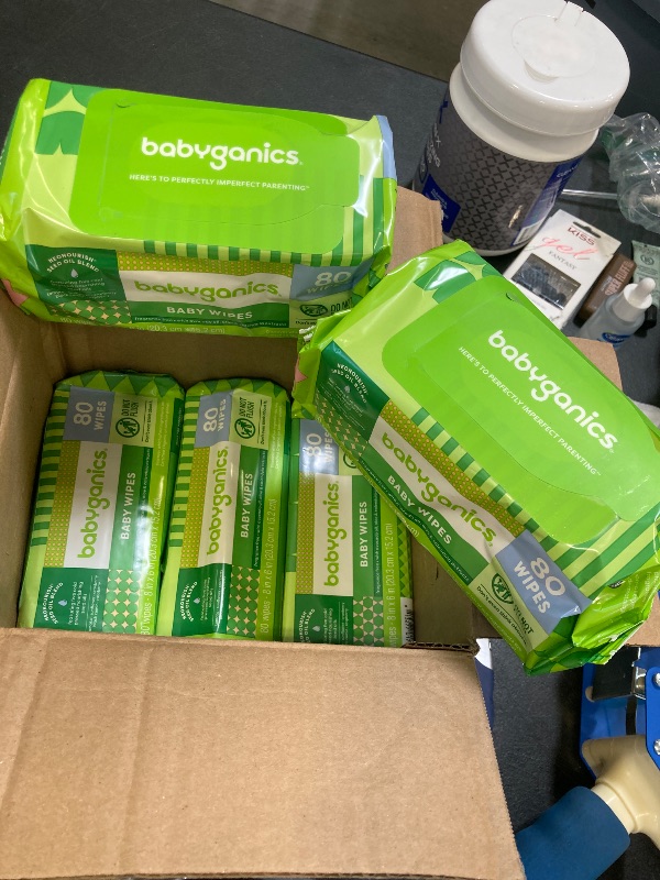 Photo 1 of Babyganics Baby Wipes, Unscented Diaper Wipes, 400 Count, (5 Packs of 80), Non-Allergenic and formulated with Plant Derived Ingredients