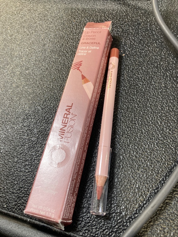 Photo 1 of Mineral Fusion Lip Pencil, Graceful (Packaging May Vary)