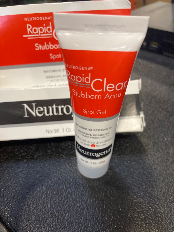 Photo 1 of Neutrogena Rapid Clear Stubborn Acne Spot Treatment Gel with Maximum Strength 10% Benzoyl Peroxide Acne Treatment Medication, Pimple Cream for Acne Prone Skin Care, 1 oz