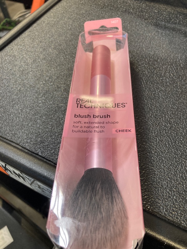Photo 1 of Real Techniques Ultra Plush Blush Makeup Brush, For Loose, Cream, or Pressed Blush, Rosy Glow Cheeks, Fluffy Powder Brush, Aluminum Ferrules, Synthetic Bristles, Vegan & Cruelty Free, 1 Count
