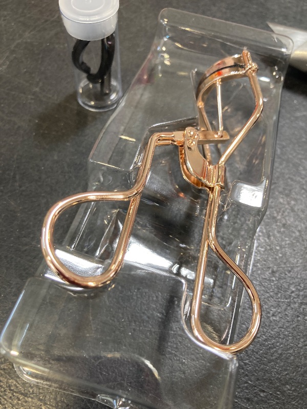 Photo 1 of Tweezerman Curl 38" Lash Curler Model No. 1055-PKR