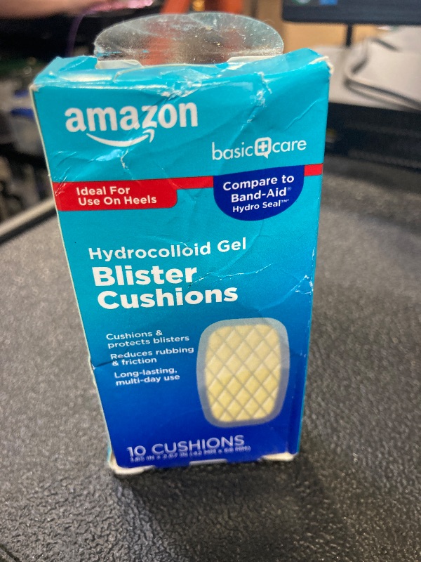 Photo 1 of Amazon Basic Care Extreme Hydrocolloid Gel Blister Cushion Bandages for Heels, 2X Faster Healing, Protection & Pain Relief against Burns, Rubbing & Friction, 10 Count (1.65 in x 2.67 inches)