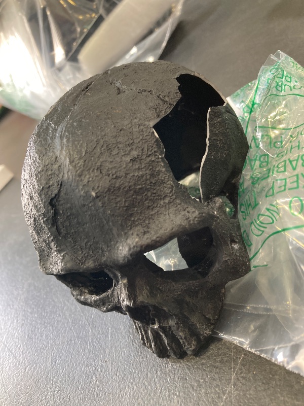 Photo 1 of Aquarium Terrarium Skull Decor, Reptile Hide House Shelter Cave for Geckos Spider Lizard Snake, Fish Tank Hide Cave House Hideouts Stones for Small Fish Shrimp Betta Crab Guppy Cichlids (Black)