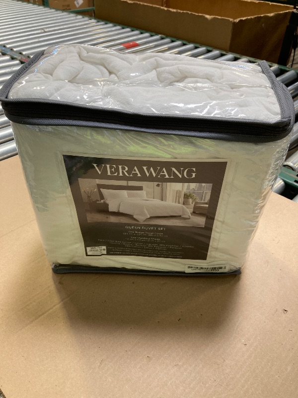 Photo 1 of Vera Wang - Queen Duvet Cover Set, Soft Reversible Bedding Set with Matching Shams, Chic Room Essentials (Double Diamond White, Queen)