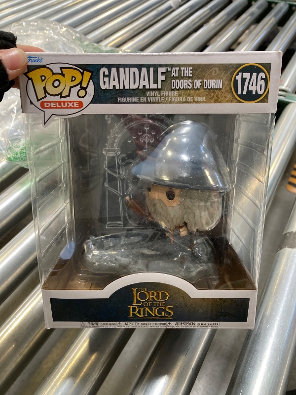 Photo 1 of Funko Pop! Deluxe: The Lord of The Rings - Gandalf at The Doors of Durin