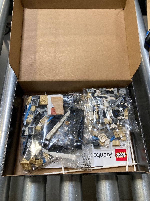 Photo 1 of LEGO Architecture London Skyline Collection 21034 Building Set Model Kit and Gift for Kids and Adults (468 pieces)