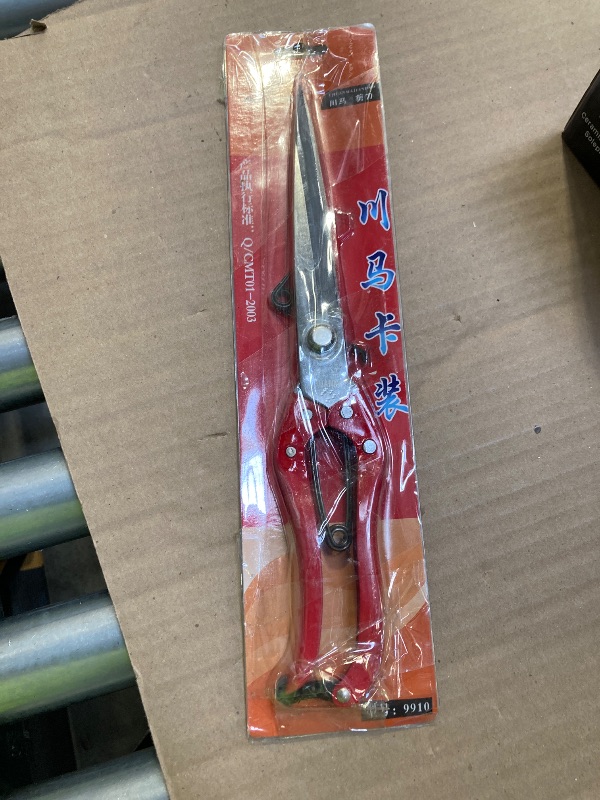 Photo 1 of Manual Wool Shearing Shear Stainless Steel Trimming Scissor Long blades Multifunctional garden shears Craft Scissors with spring Red