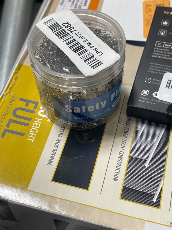 Photo 1 of 1,000 Pack Mini Safety Pins 0.75 inch (19mm), Small Safety Pins for Clothes, Tiny Safety Pin