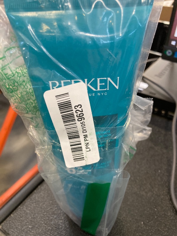 Photo 1 of Redken Redken Extreme Length Triple Action Treatment Mask, Rinse-Out Mask With Biotin & Niacinamide