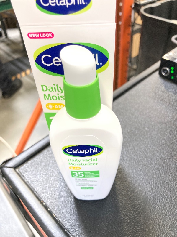 Photo 1 of Cetaphil Face Moisturizer, Daily Oil Free Facial Moisturizer with SPF 35, For Dry or Oily Combination Sensitive Skin, Fragrance Free Face Lotion