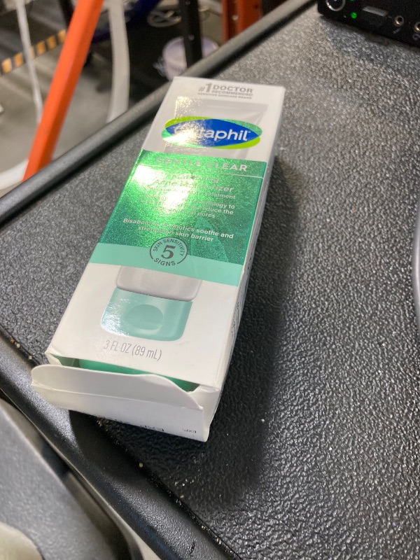 Photo 1 of Cetaphil Face Moisturizer, Gentle Clear Mattifying Acne Moisturizer With 0.5% Salicylic Acid, Hydrates and Treats Sensitive Acne Prone Skin, Skin Care for Sensitive Skin, 3oz
