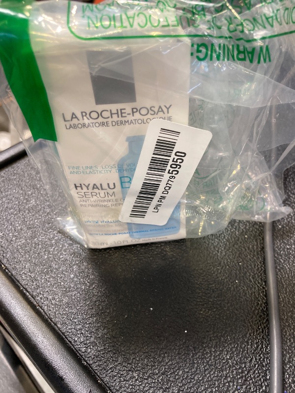 Photo 1 of La Roche-Posay Hyalu B5 Pure Hyaluronic Acid Serum for Face, Vitamin B5 + Hyaluronic Acid + Madecassoside, Hydrating Serum Visibly Plumps Skin, Sensitive Skin Safe, Anti Aging, Oil-Free