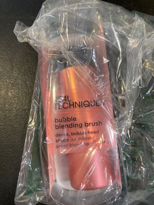Photo 1 of Real Techniques Bubble Blending Makeup Brush, Multipurpose Foundation Brush For Liquid, Cream, & Powder Products, Unique Round Brush Head, Synthetic Bristles, Vegan & Cruelty Free, 1 Count