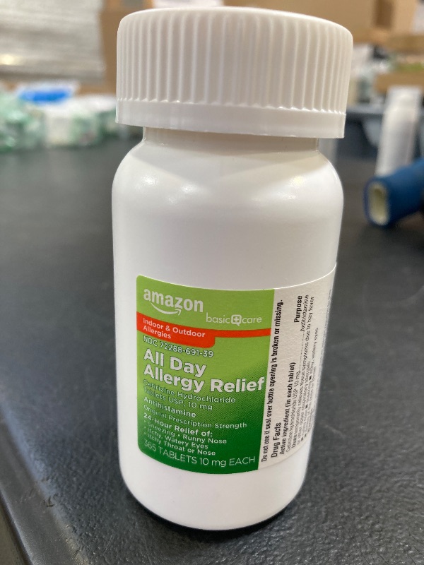 Photo 1 of Amazon Basic Care 24 Hour Allergy Relief, Cetirizine Hydrochloride Tablets, 10 mg, 300 Count (Packaging may vary)