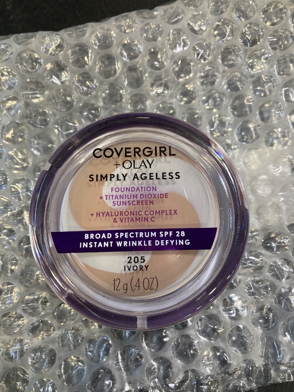 Photo 1 of Covergirl Simply Ageless Instant Wrinkle Blurring Pressed Powder, Buff Beige, 0.39 Oz.