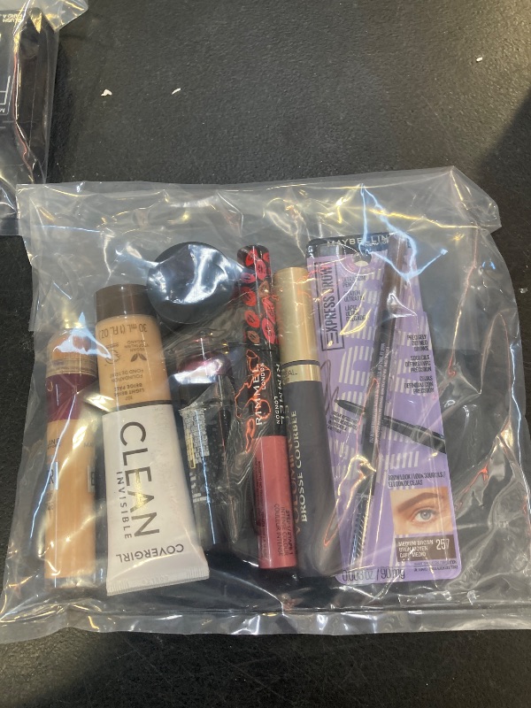 Photo 1 of Cutie! Beauty Bundle!
---Final Sale / No returns ----