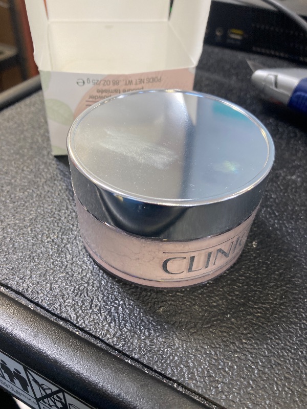 Photo 1 of Clinique Blended Face Loose Setting Powder For All Skin Types | Sheer Coverage, Natural Finish, Transparency 2, 0.88 Ounce