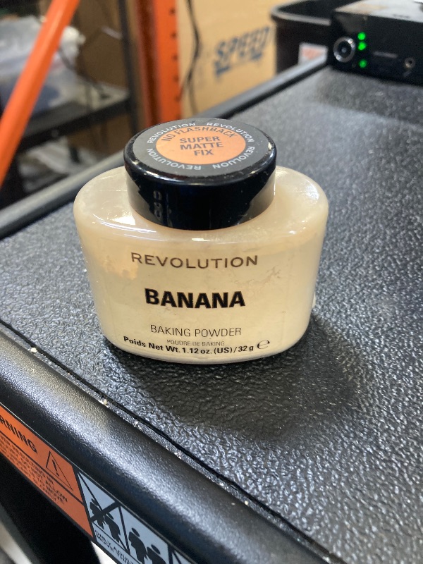 Photo 1 of Revolution, Loose Baking Powder, Makeup Setting Powder, Long Lasting Coverage, Mattifies & Reduces Shine, Banana, 1.13 oz
