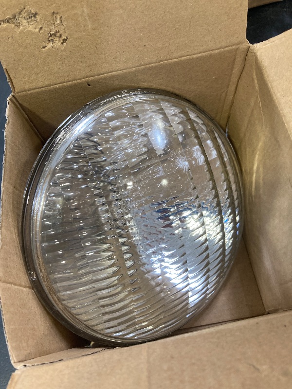 Photo 1 of Lamplite Par 56 300W Sealed Beam Medium