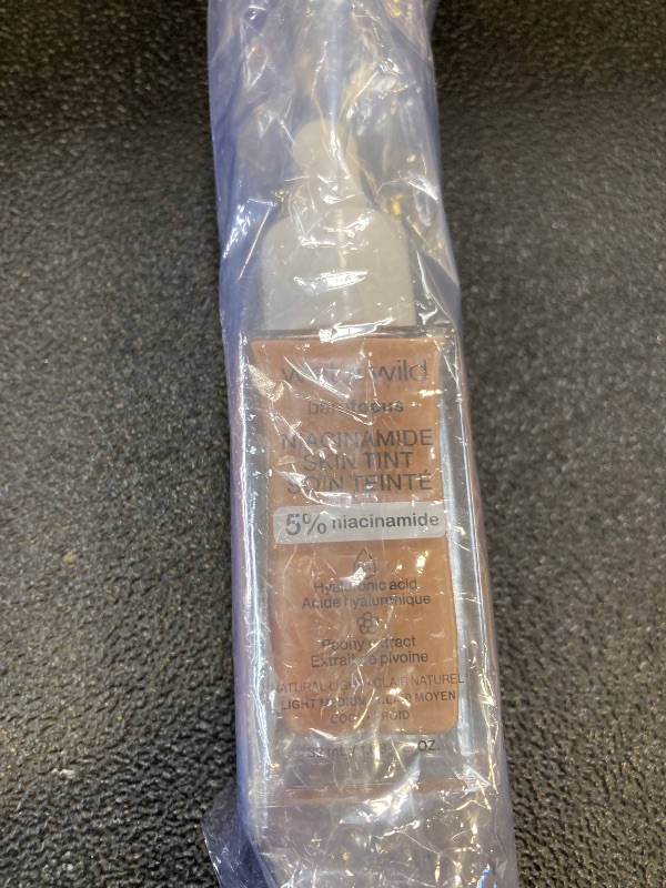Photo 1 of wet n wild Bare Focus Skin Tint, 5% Niacinamide Enriched, Buildable Sheer Lightweight Coverage, Natural Radiant Finish, Hyaluronic & Vitamin Hydration Boost, Cruelty-Free & Vegan - Natural Light