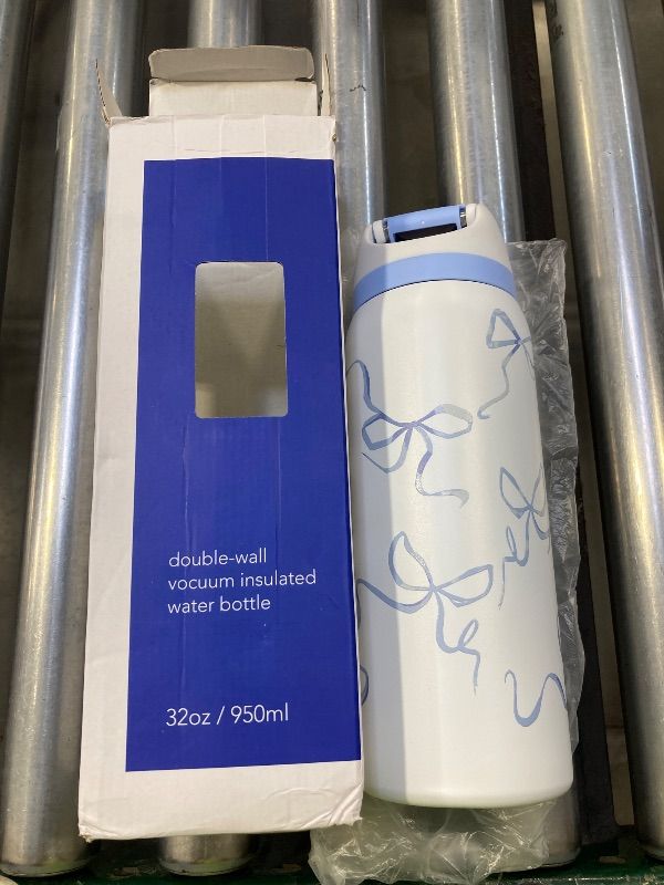 Photo 1 of Double-Wall Vacuum Insulated Water Bottle 32oz