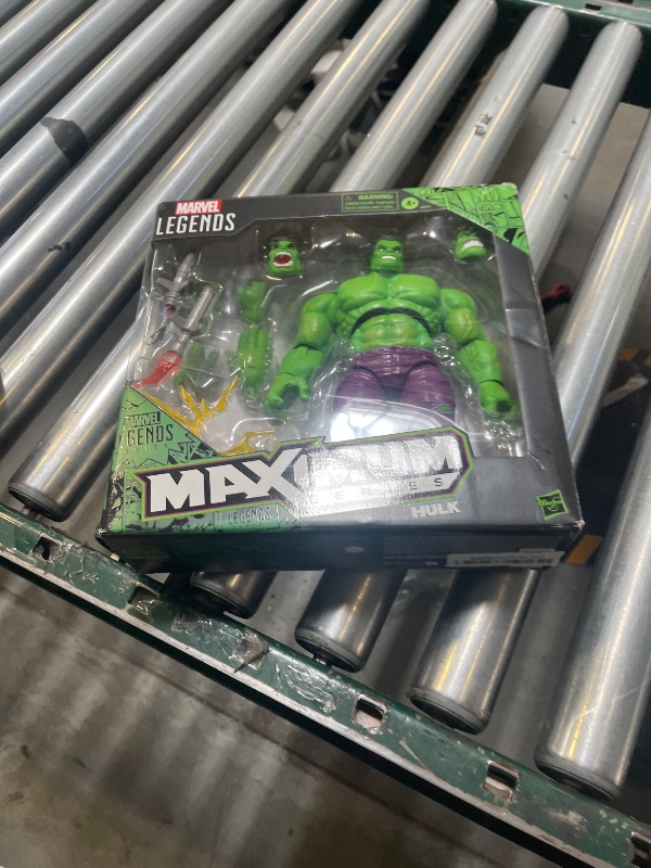 Photo 1 of Marvel Legends Maximum Series Hulk, Deluxe Hulk Comics Collectible 6-Inch Scale Action Figure with Incredible Articulation and Smashing Accessories