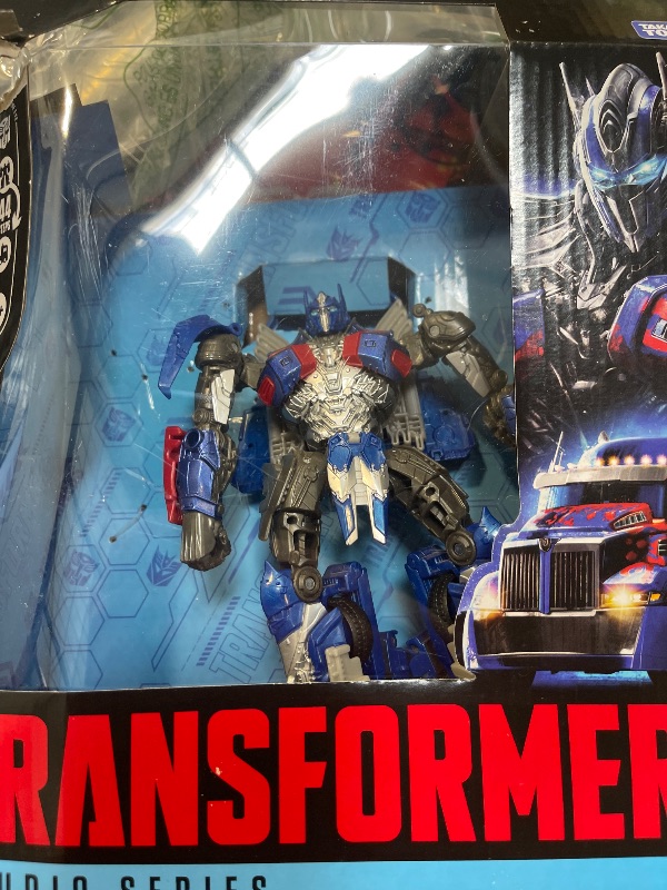 Photo 1 of Transformers Toys Studio Series Leader Class Age of Extinction Optimus Prime, 8.5-inch Converting Action Figure, Ages 8+