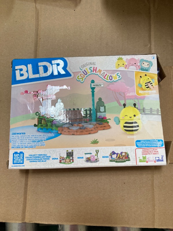 Photo 1 of BLDR Squishmallows Sunny’s Park Life Building Set - Sunny The Bee Buildable Figure - Squishmallows Fans 8+, 0043