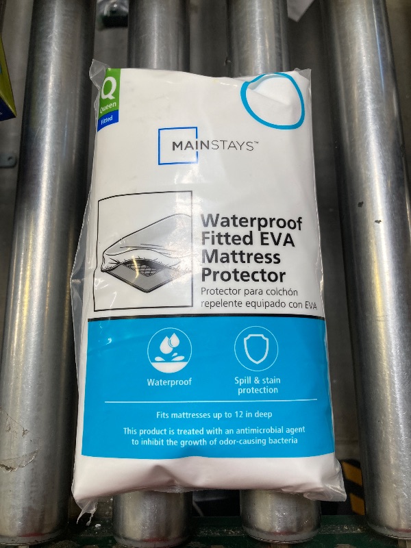 Photo 1 of Mainstays Waterproof EVA Fitted Mattress Protector Queen
