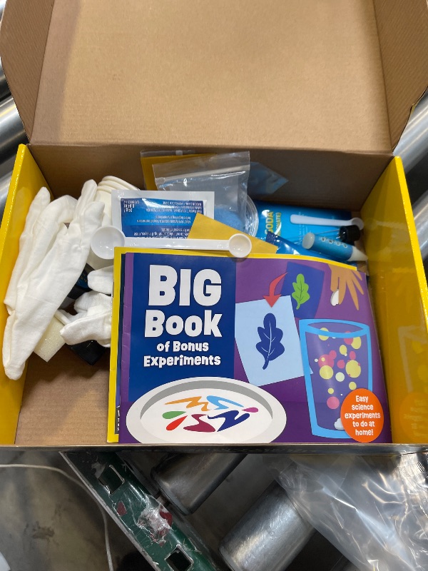 Photo 1 of NATIONAL GEOGRAPHIC Science Magic Kit – Science Kit for Kids with 100+ Unique Experiments and Magic Tricks, Chemistry Set and STEM Project, A Great Gift for Boys and Girls (Amazon Exclusive)