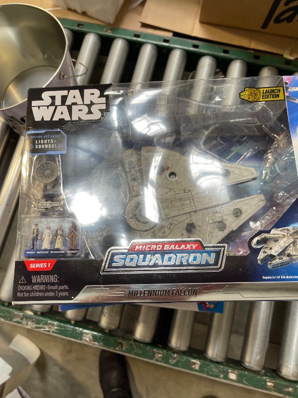 Photo 1 of STAR WARS Micro Galaxy Squadron Millennium Falcon - 9-Inch Assault Class Vehicle with Four 1-Inch Micro Figure Accessories