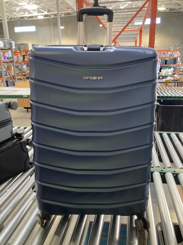 Photo 1 of Samsonite Rolling Luggage 30"