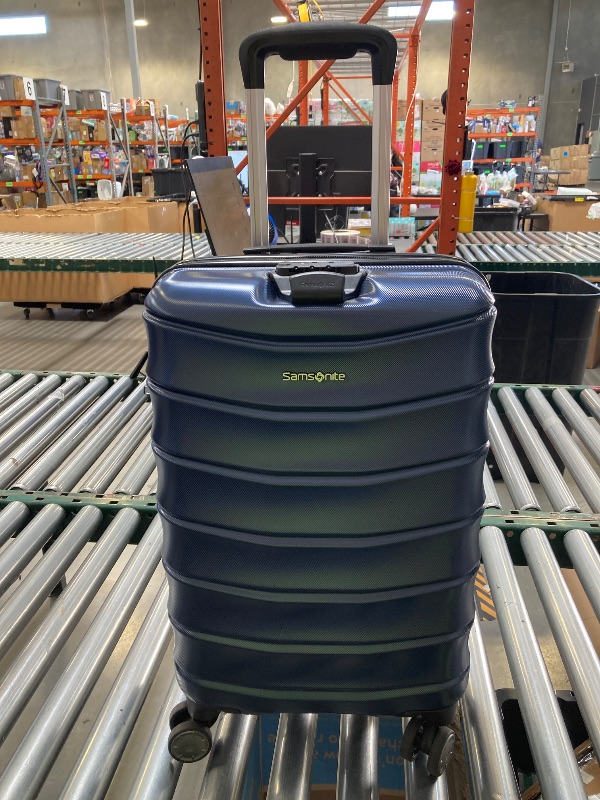 Photo 1 of Samsonite Carry On 22"