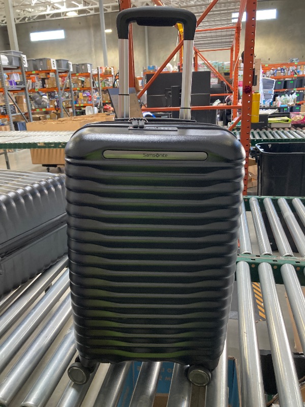 Photo 1 of Samsonite Carry On 22"