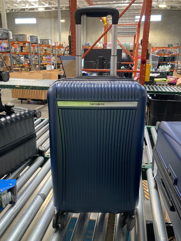 Photo 1 of Samsonite Carry On 22"