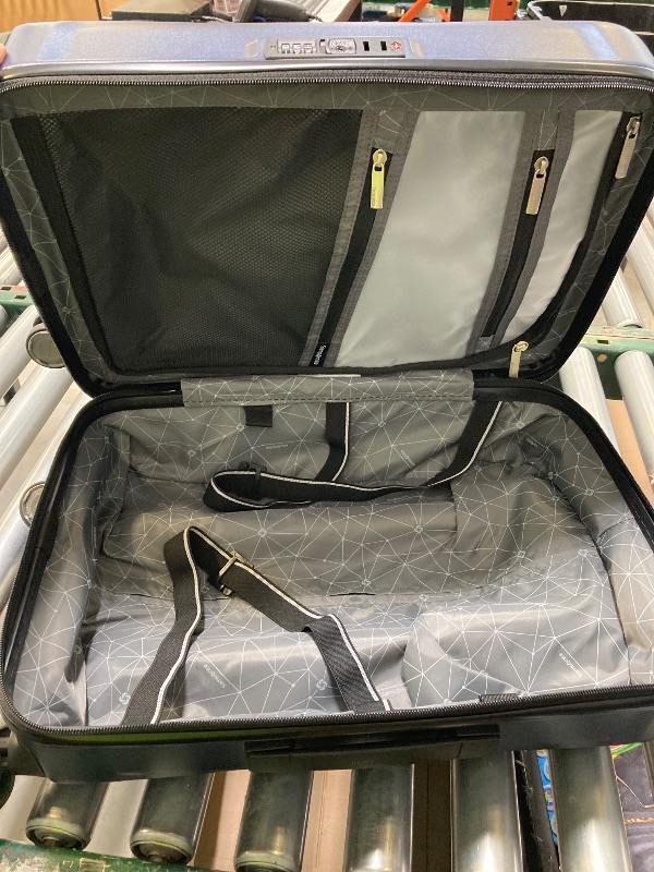 Photo 1 of Samsonite Carry On 22"