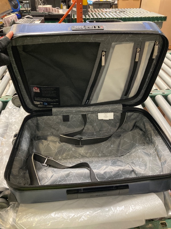 Photo 1 of Samsonite Carry On 22"