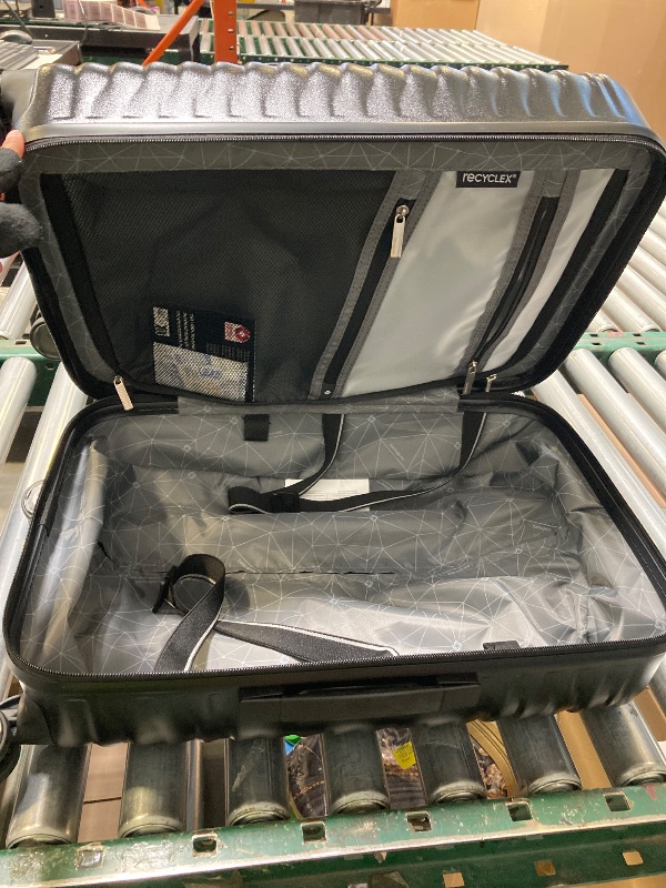 Photo 1 of Samsonite Carry On 22"