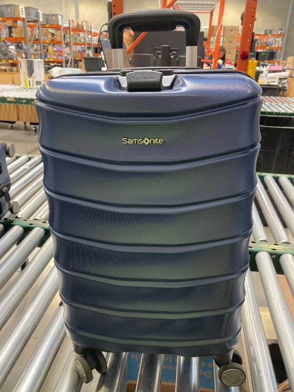 Photo 1 of Samsonite Carry On 22"