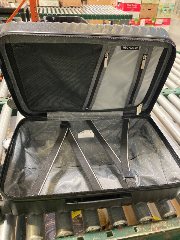 Photo 1 of Samsonite Carry On 22"