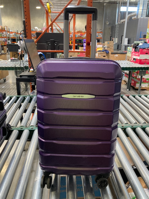 Photo 1 of Samsonite Carry On 22"