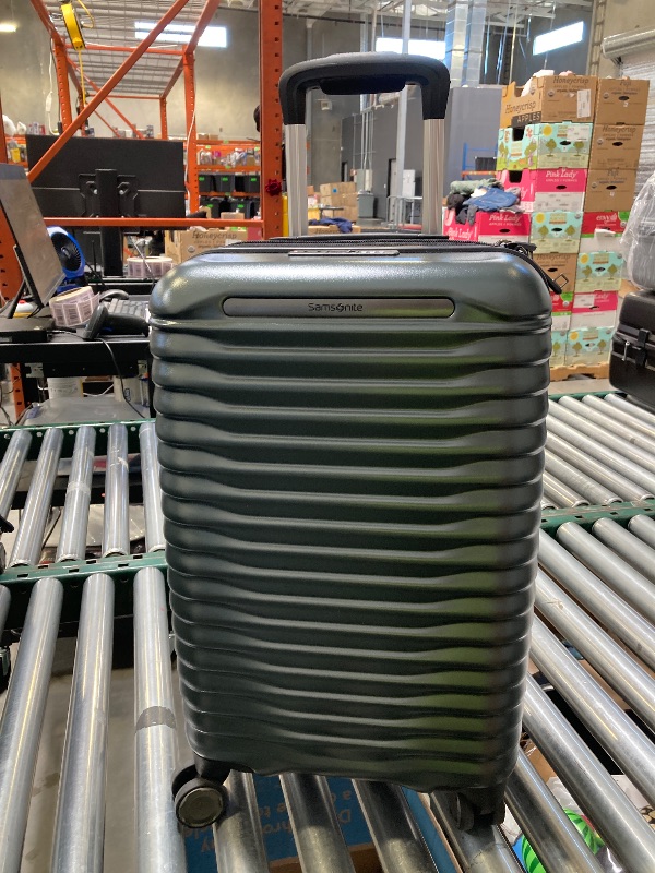 Photo 1 of Samsonite Carry On 22"