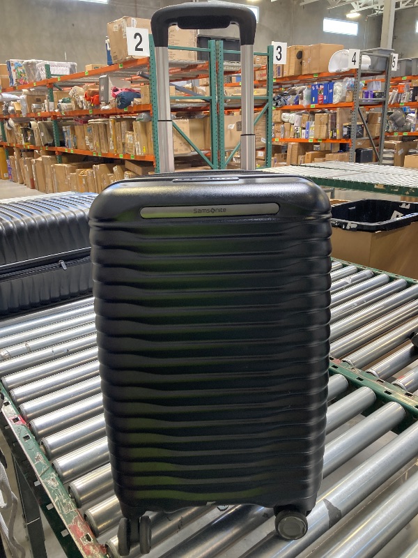 Photo 1 of Samsonite Carry On 22"