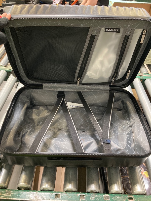 Photo 1 of Samsonite Carry On 22"