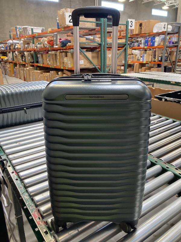 Photo 1 of Samsonite Carry On 22"