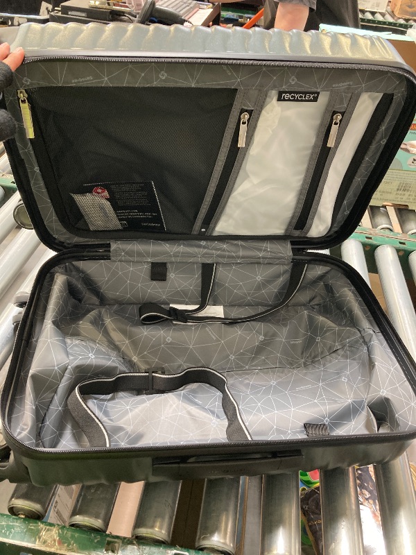 Photo 1 of Samsonite Carry On 22"