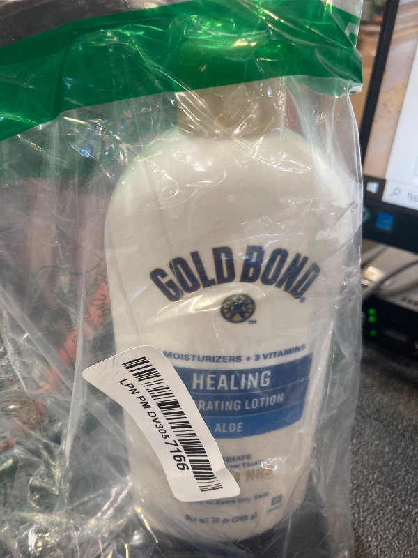 Photo 1 of Gold Bond Ultimate Healing Skin Therapy Lotion with Aloe, 14 oz., Non-Greasy & Hypoallergenic